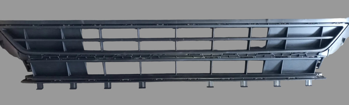 POLO 8 CENTER BUMPER GRILLE - BLACK