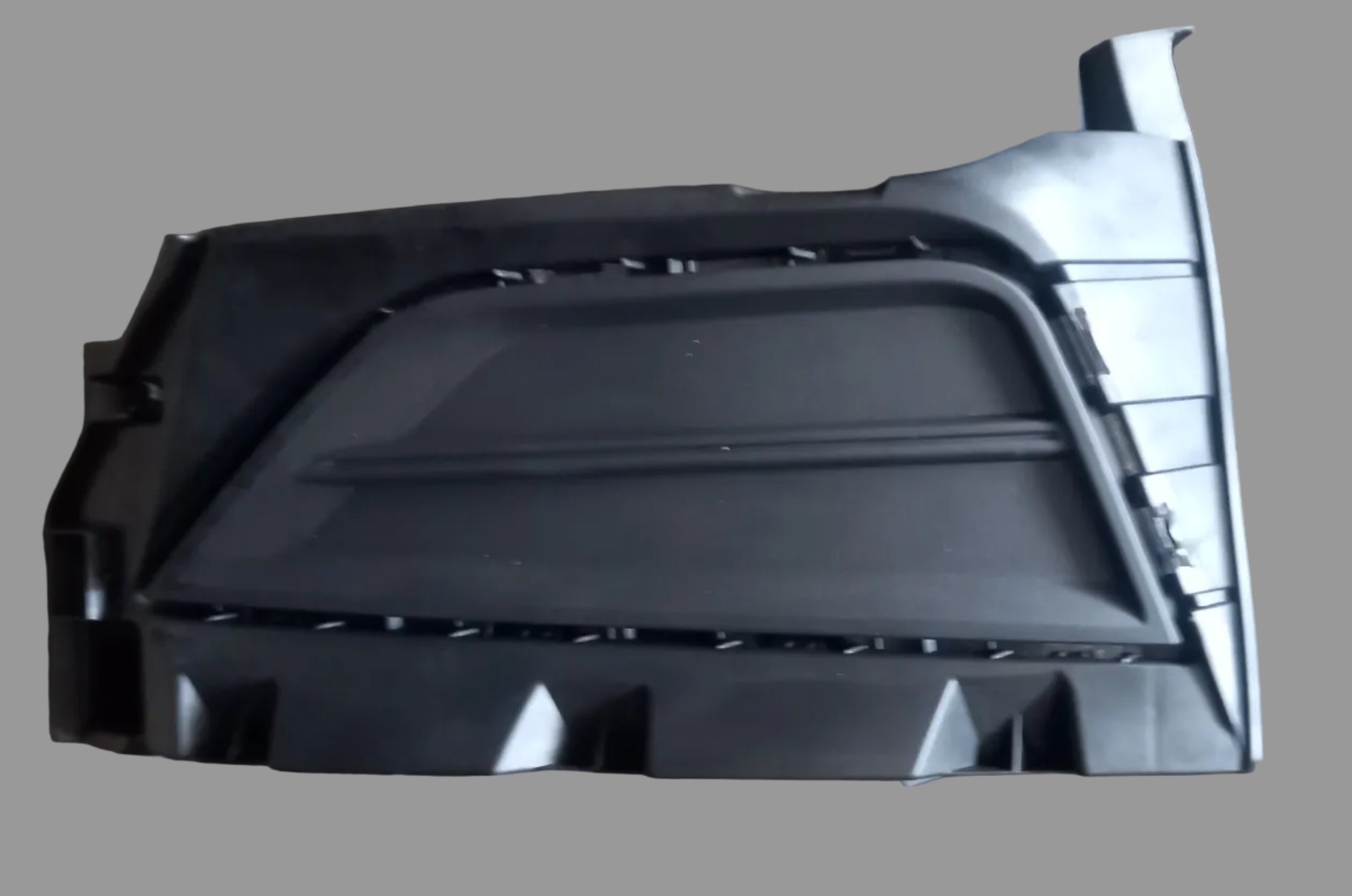 POLO 8 BUMPER GRILLE NO SPOT RHS