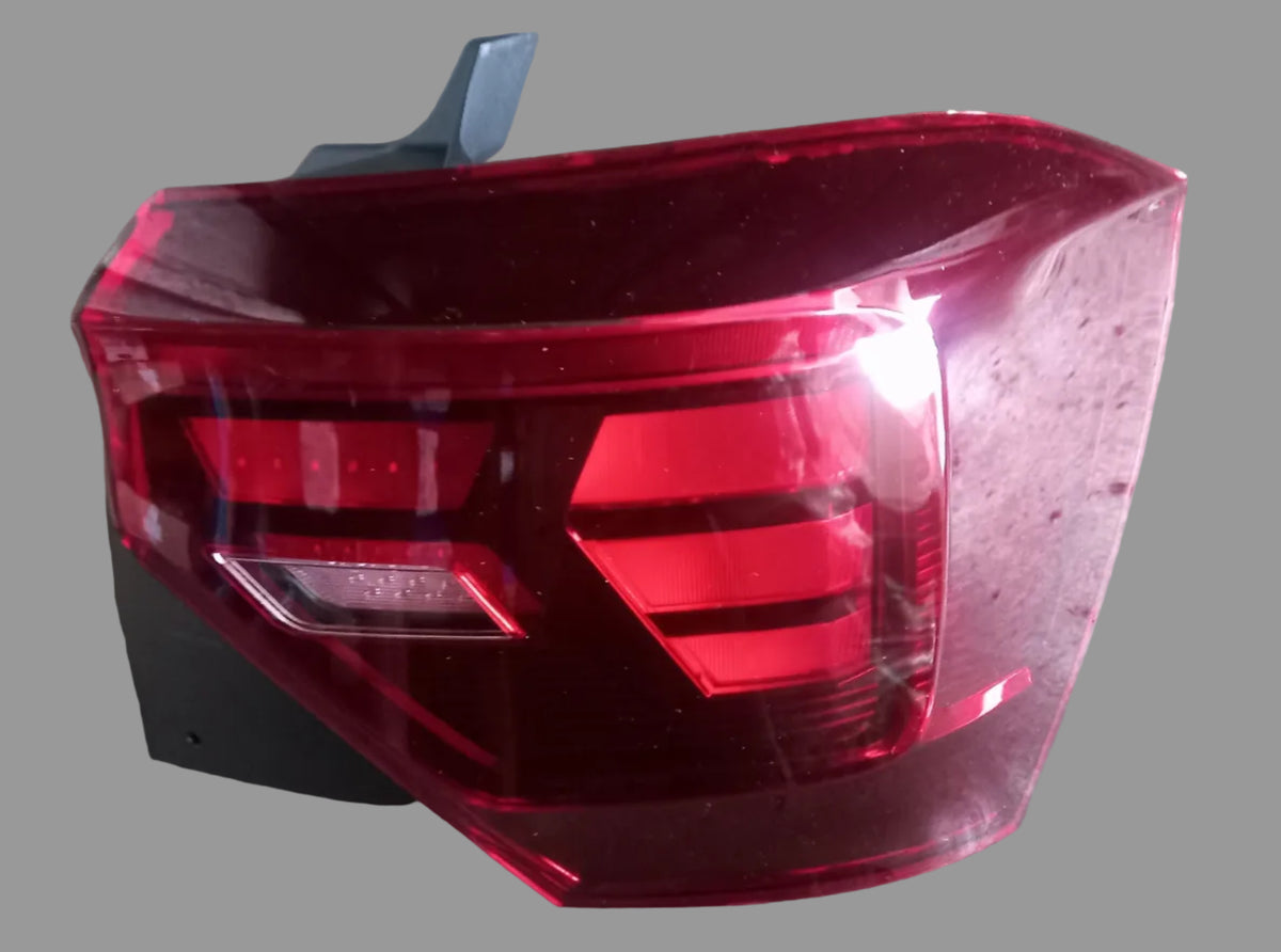 POLO 9 OUTER TAIL LAMP RHS