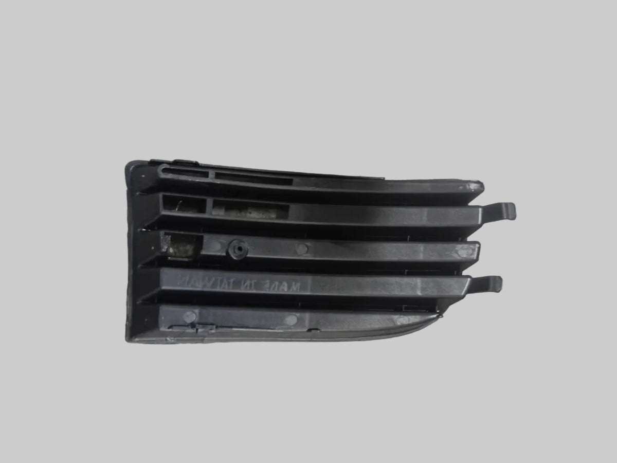 GOLF 5 1.6 BUMPER GRILL NO SPOT LHS