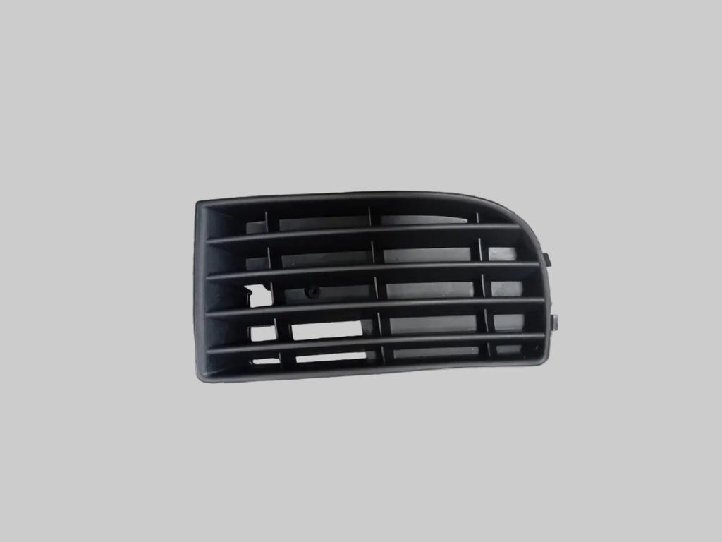 GOLF 5 1.6 BUMPER GRILL NO SPOT LHS