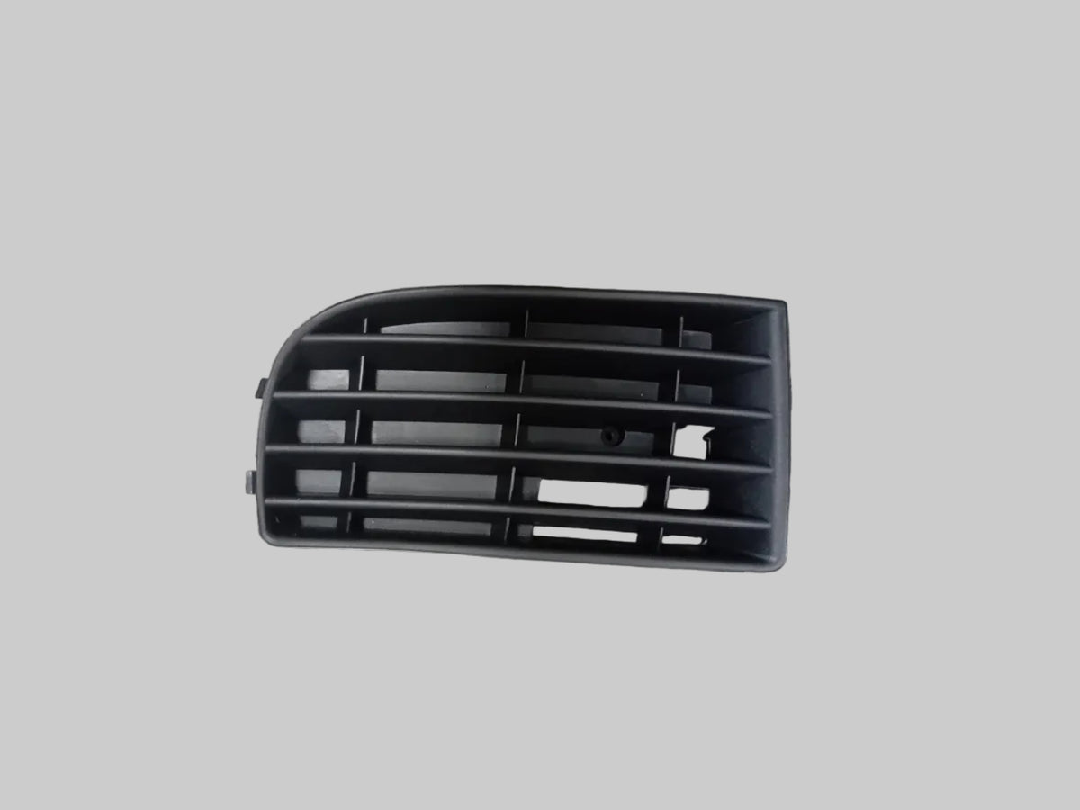 GOLF 5 1.6 BUMPER GRILL NO SPOT RHS