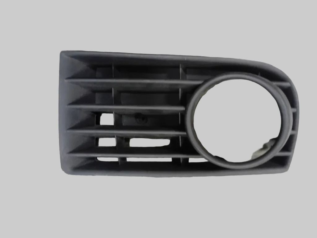 GOLF 5 1.6 BUMPER GRILL WITH SPOT LHS