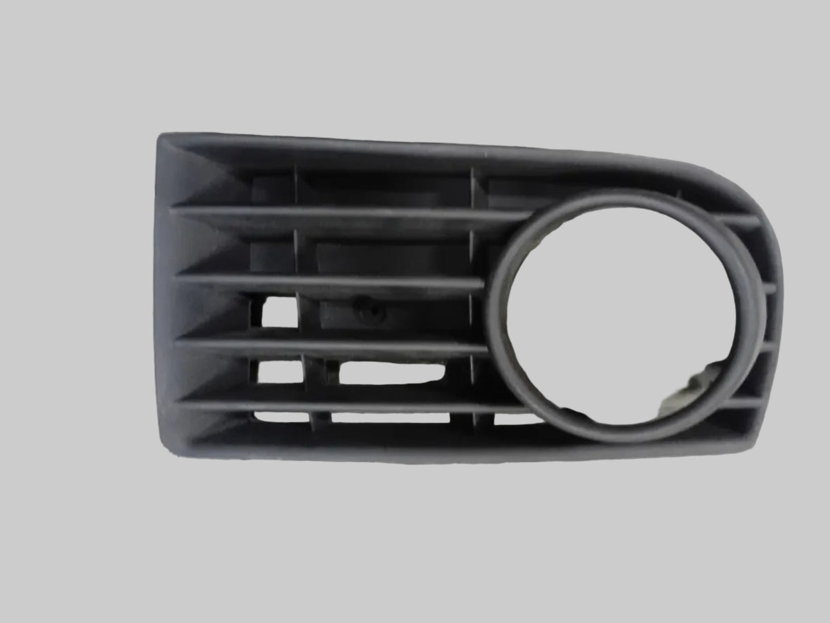 GOLF 5 1.6 BUMPER GRILL WITH SPOT LHS