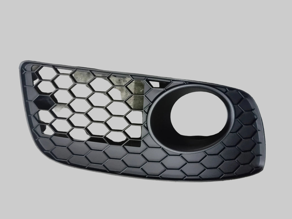 GOLF 5 GTI BUMPER GRILL WITH SPOT RHS