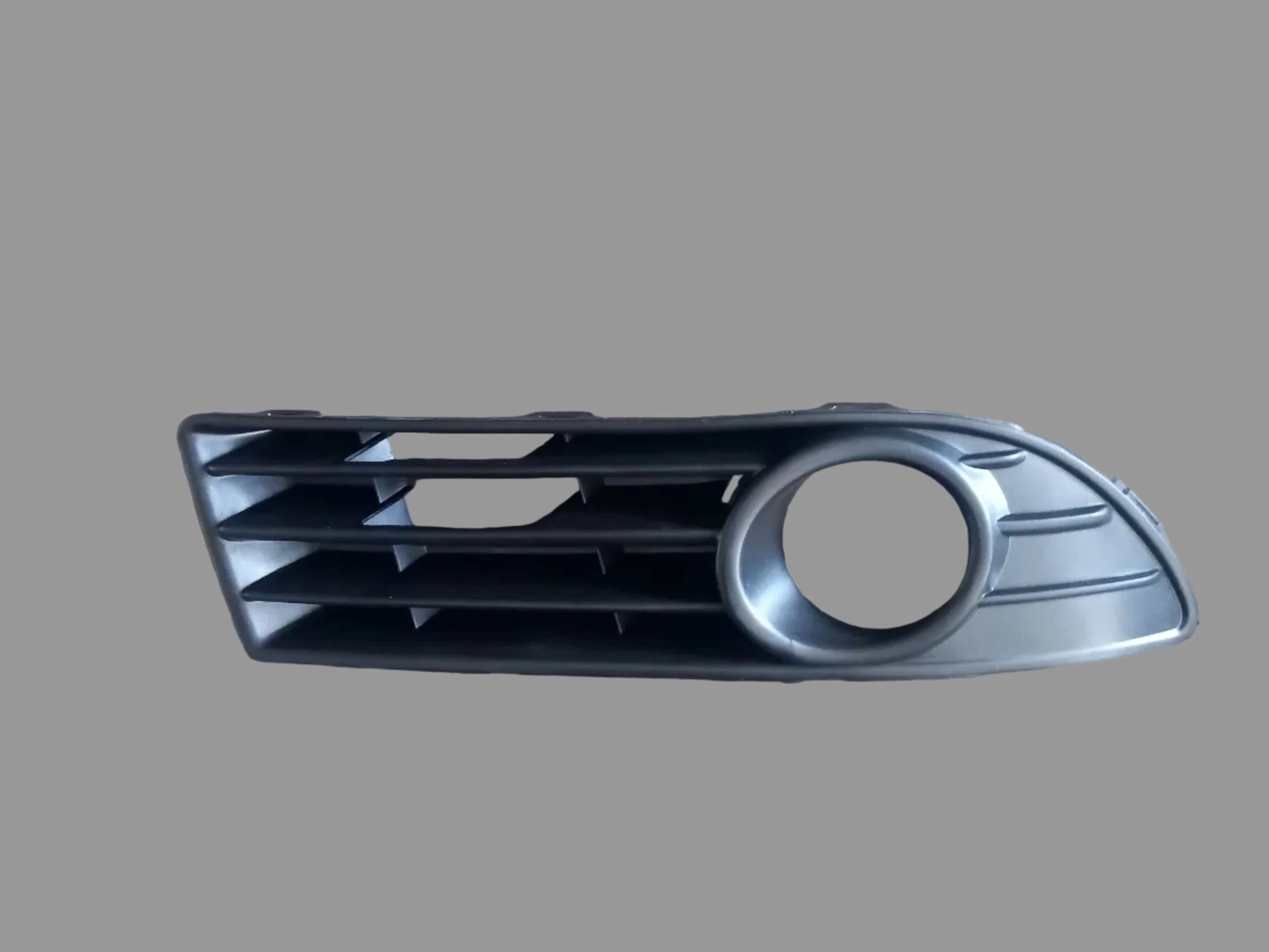 POLO 9N3 BUMPER GRILL WITH SPOT RHS