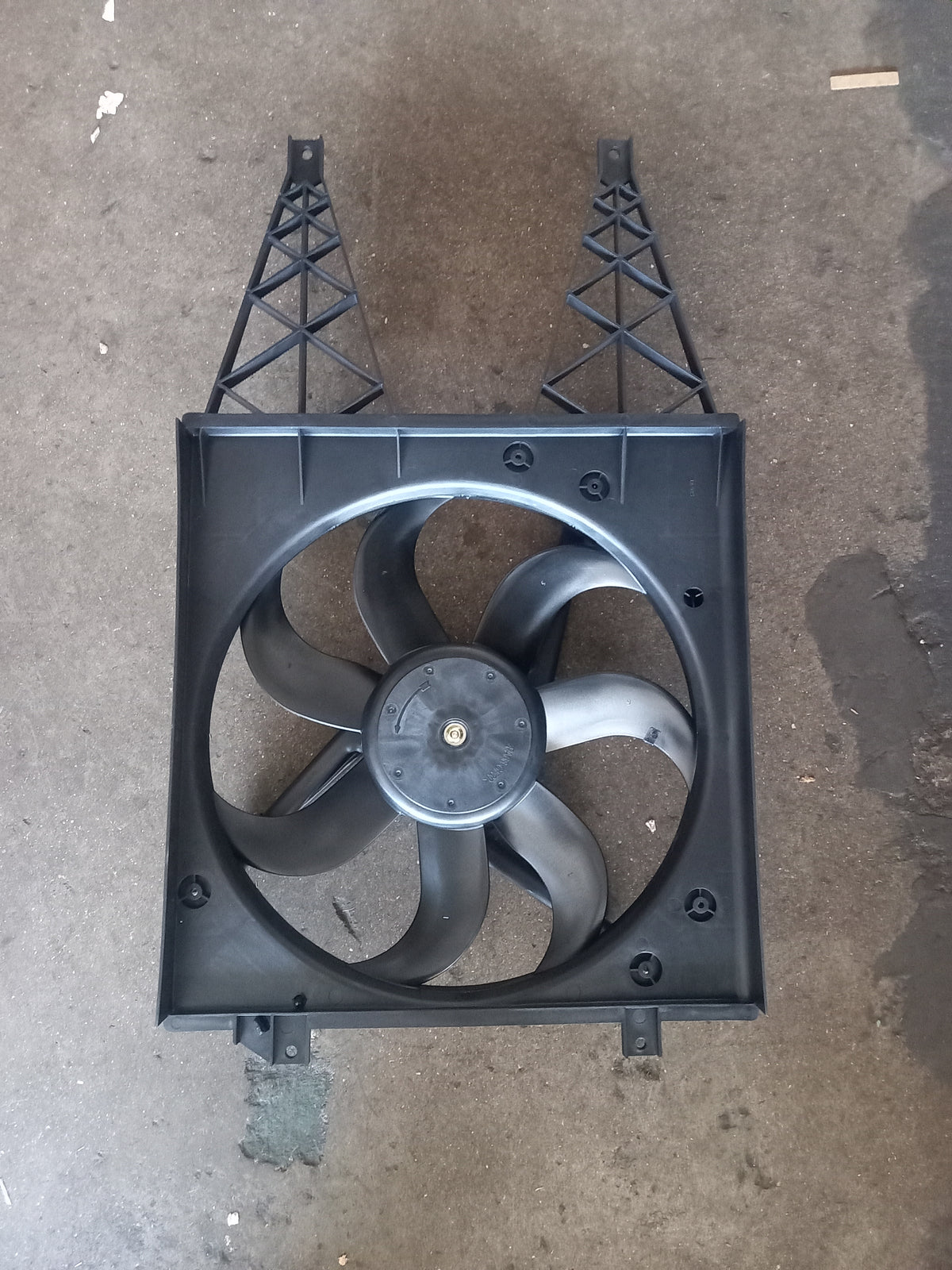 POLO 9N3/VIVO FAN ASSEMBLY