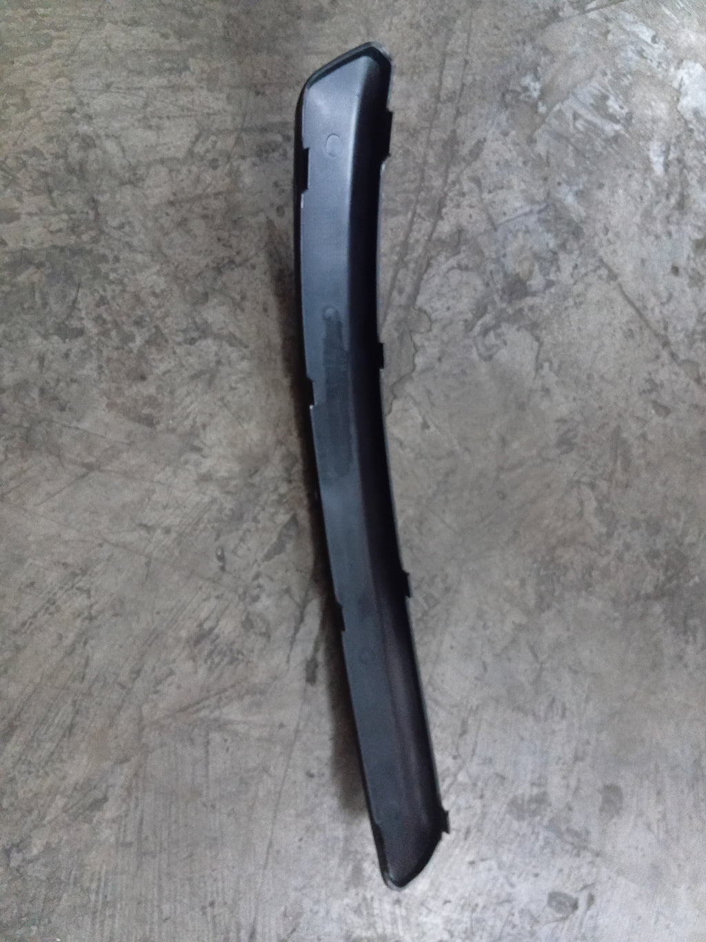POLO 9N3 BUMPER MOULDING LHS