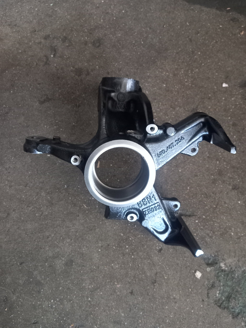 POLO STUB AXLE RIGHT FRONT