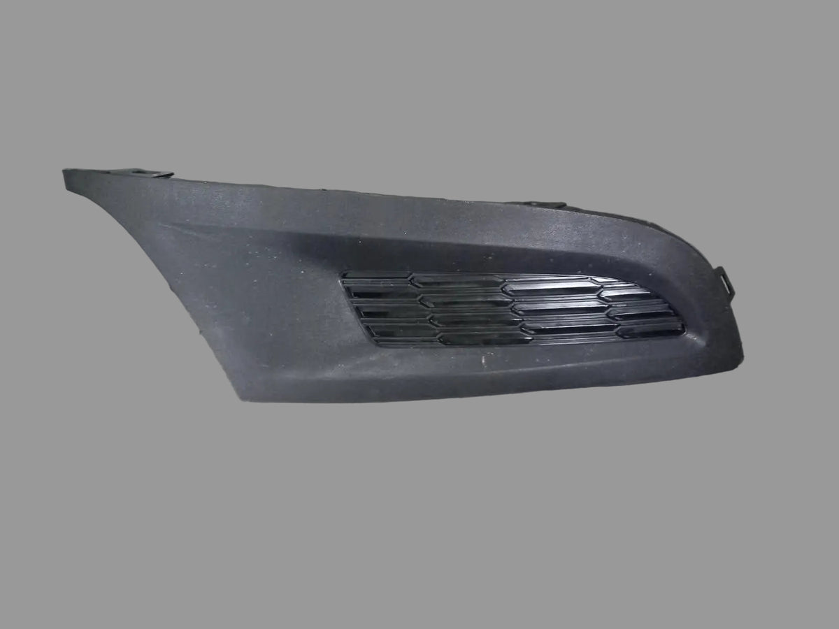POLO 6 BUMPER GRILL NO SPOT RHS