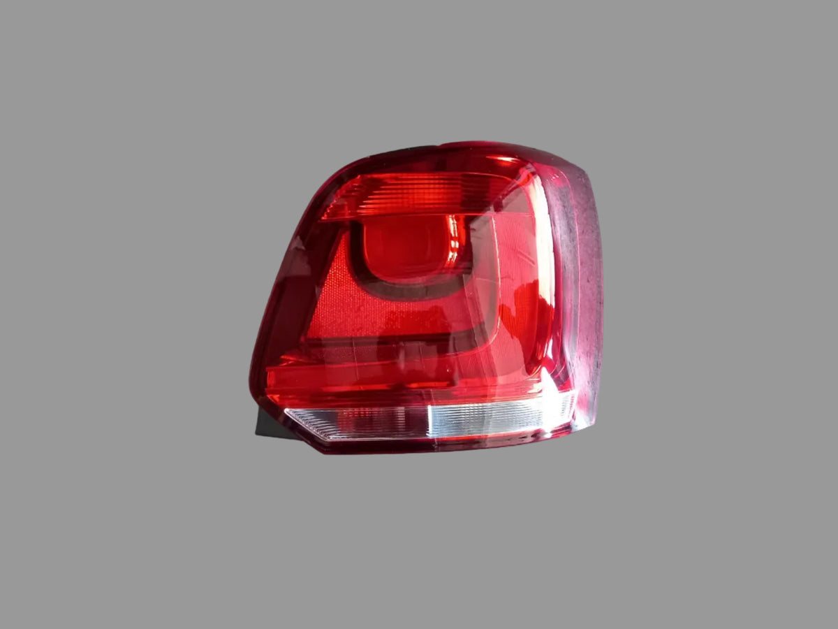 POLO 6 TAIL LAMP RHS (HATCH)