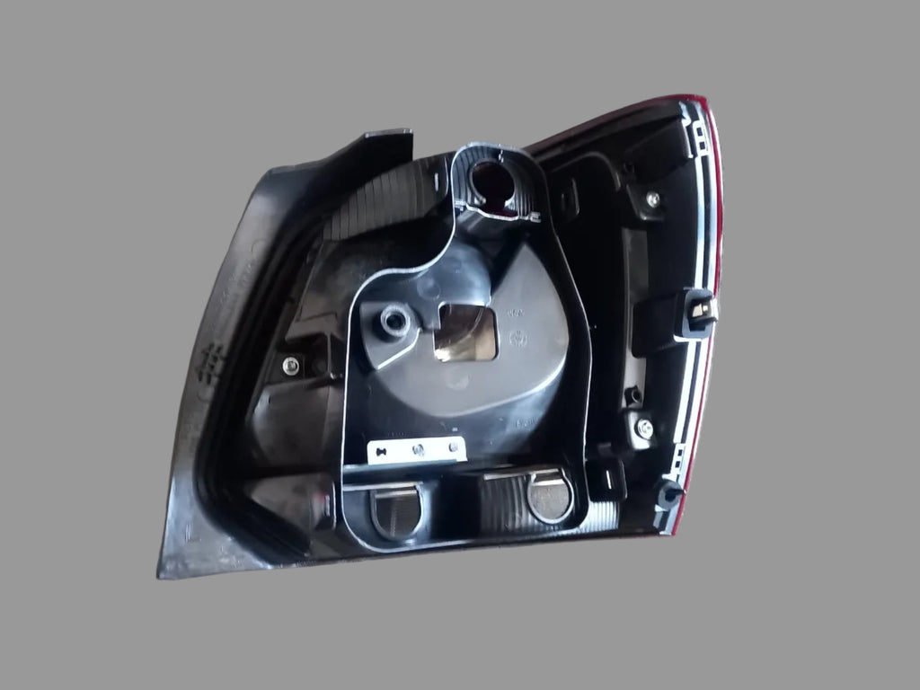 POLO 6 TAIL LAMP LHS (HATCH)
