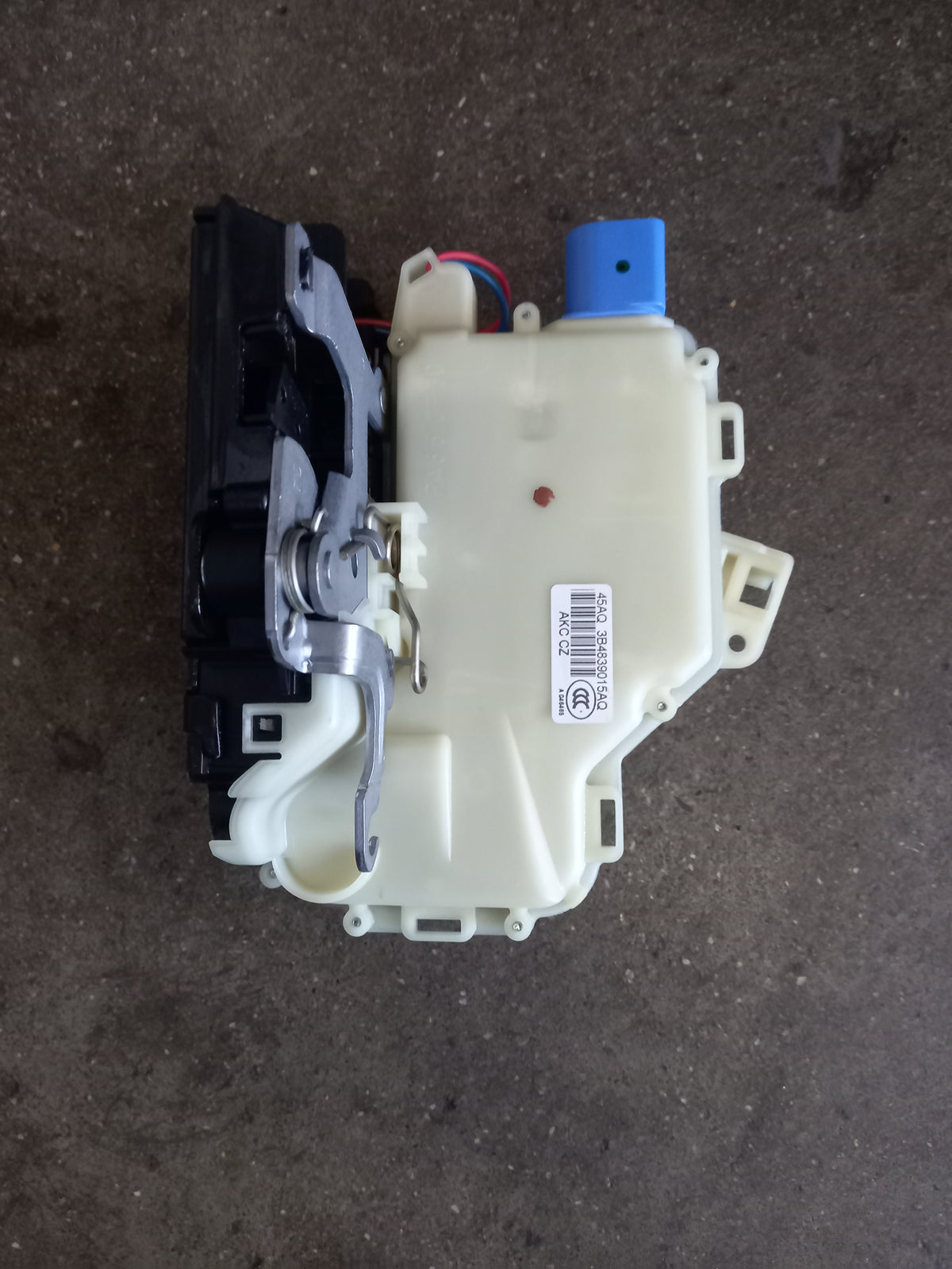 POLO 9N3 DOOR LOCK LEFT REAR