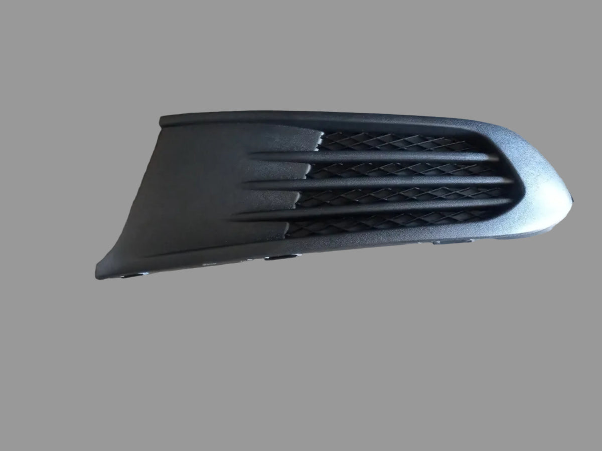 POLO 6 SEDAN BUMPER GRILL NO SPOT LHS