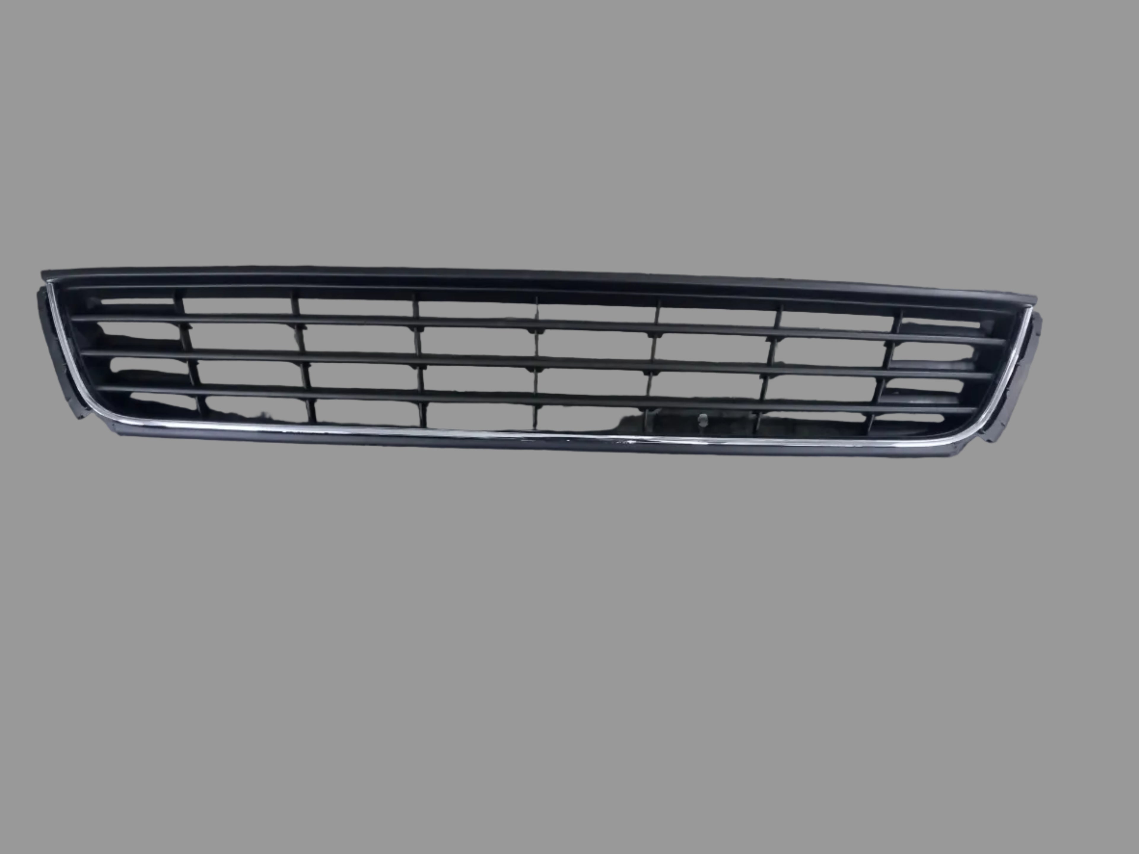 POLO 6 SEDAN CENTER BUMPER GRILLE (CHROME)