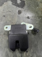 POLO 9N3 BOOT LOCK SEDAN