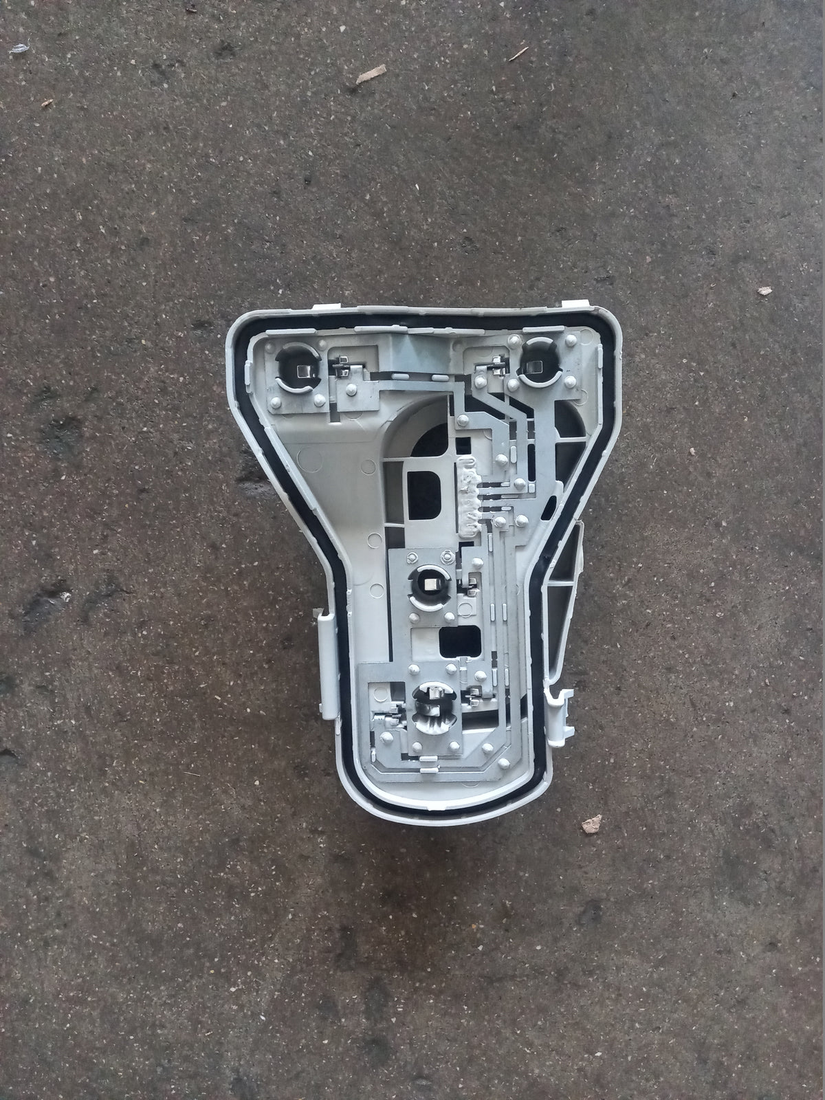 POLO 9N3/VIVO GLOBE HOLDER LHS