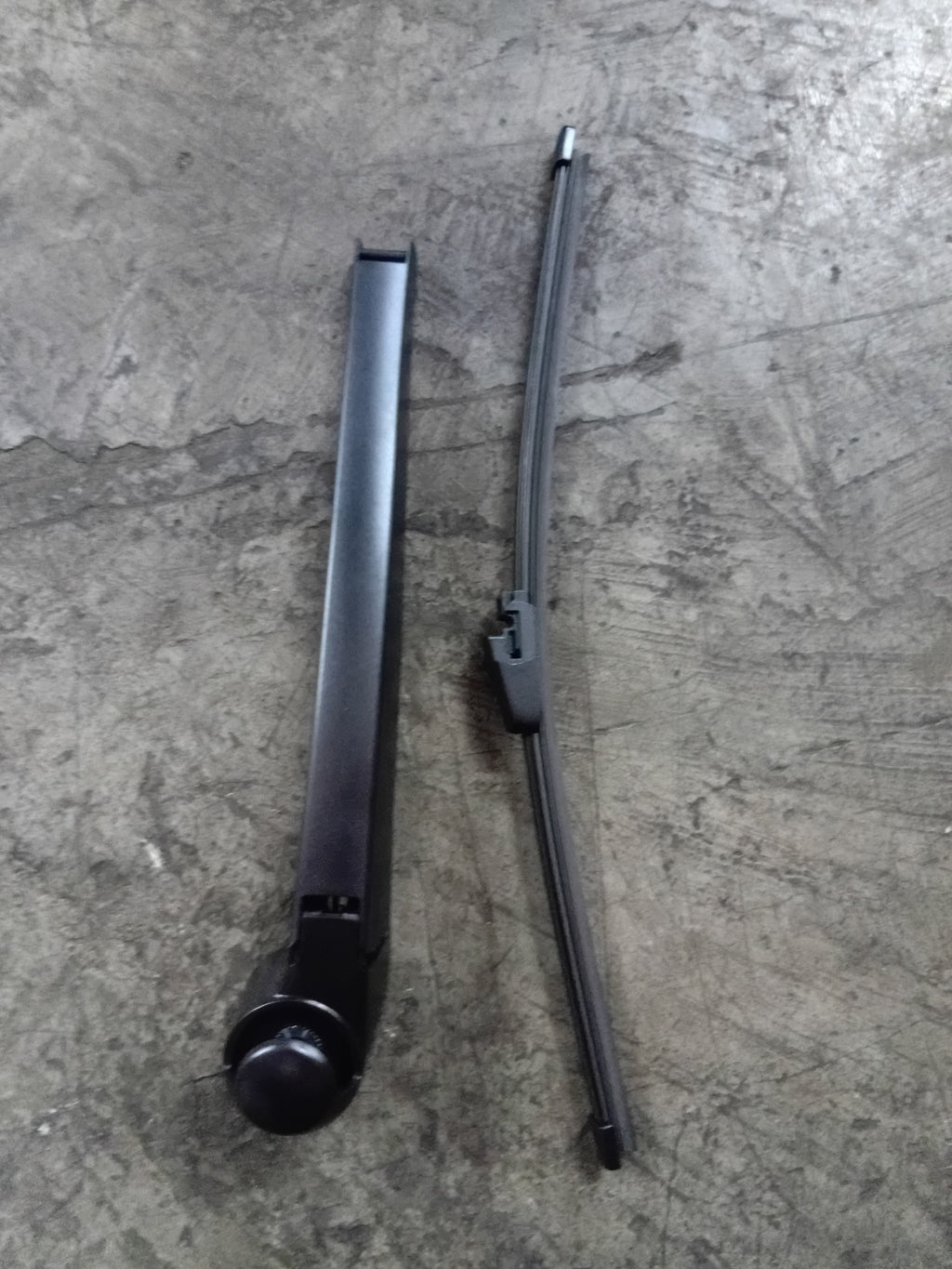 POLO HATCH REAR WIPER ARM & BLADE
